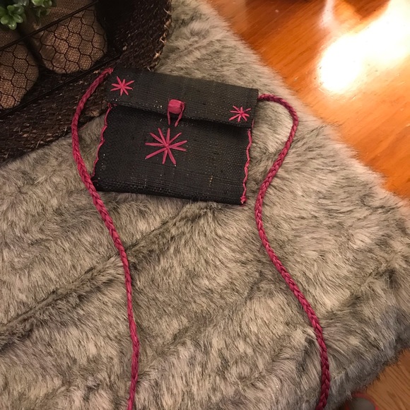 4 Beautiful Handmade Rattan bags from Madagascar - Picture 4 of 4